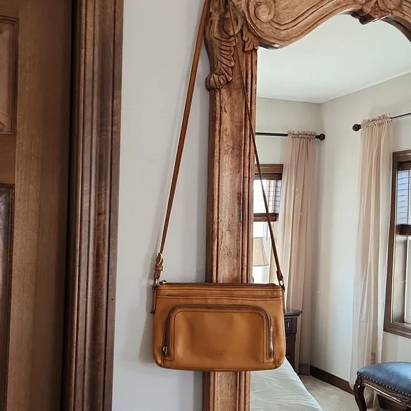 Margot Tan Leather Crossbody Bag - Picture 3 of 14